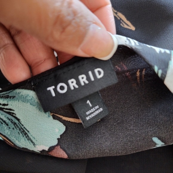 Torrid floral Tank top Size 1X - Picture 3 of 7